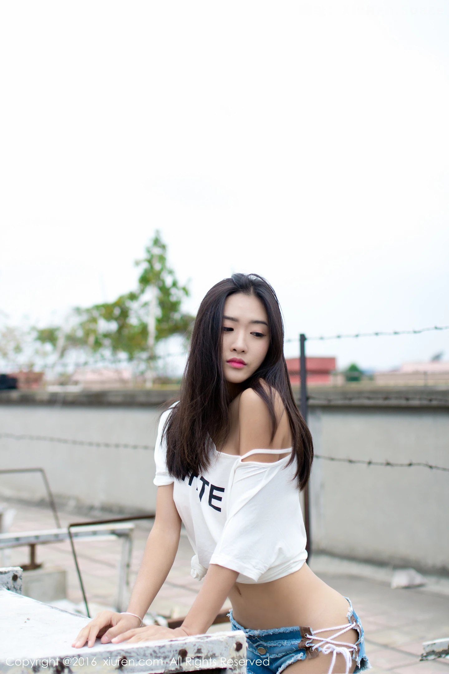 图片[5]-[XiuRen秀人网]VOL.624 嫩模周琰琳LIN室外露天天台性感内衣黑色蕾丝袜迷人美腿写真49P-秀人网官方网站